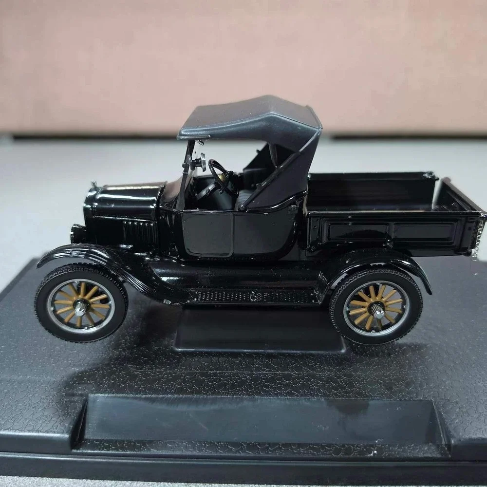 Ford 1925 Model T Runabout Pickup Truck Diecast 1:24 Black Excellent Condition